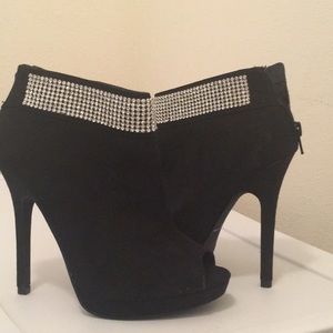 Elegant black heels